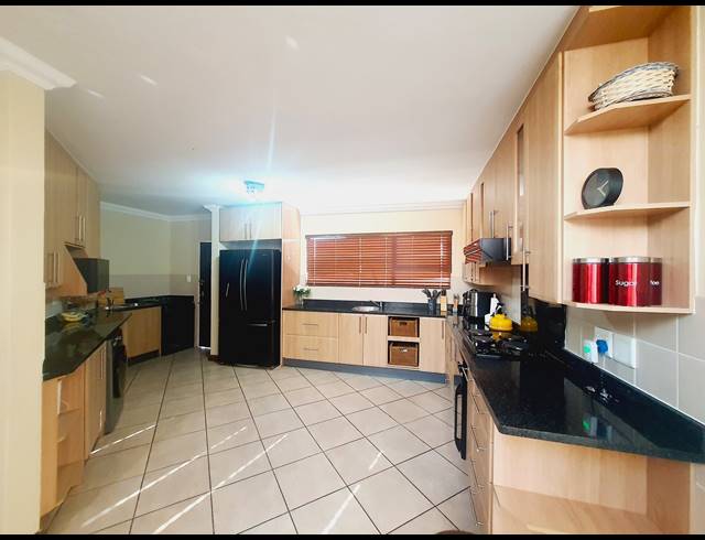 4 BEDROOM FREEHOLD FOR SALE IN CARLSWALD NORTH ESTATE